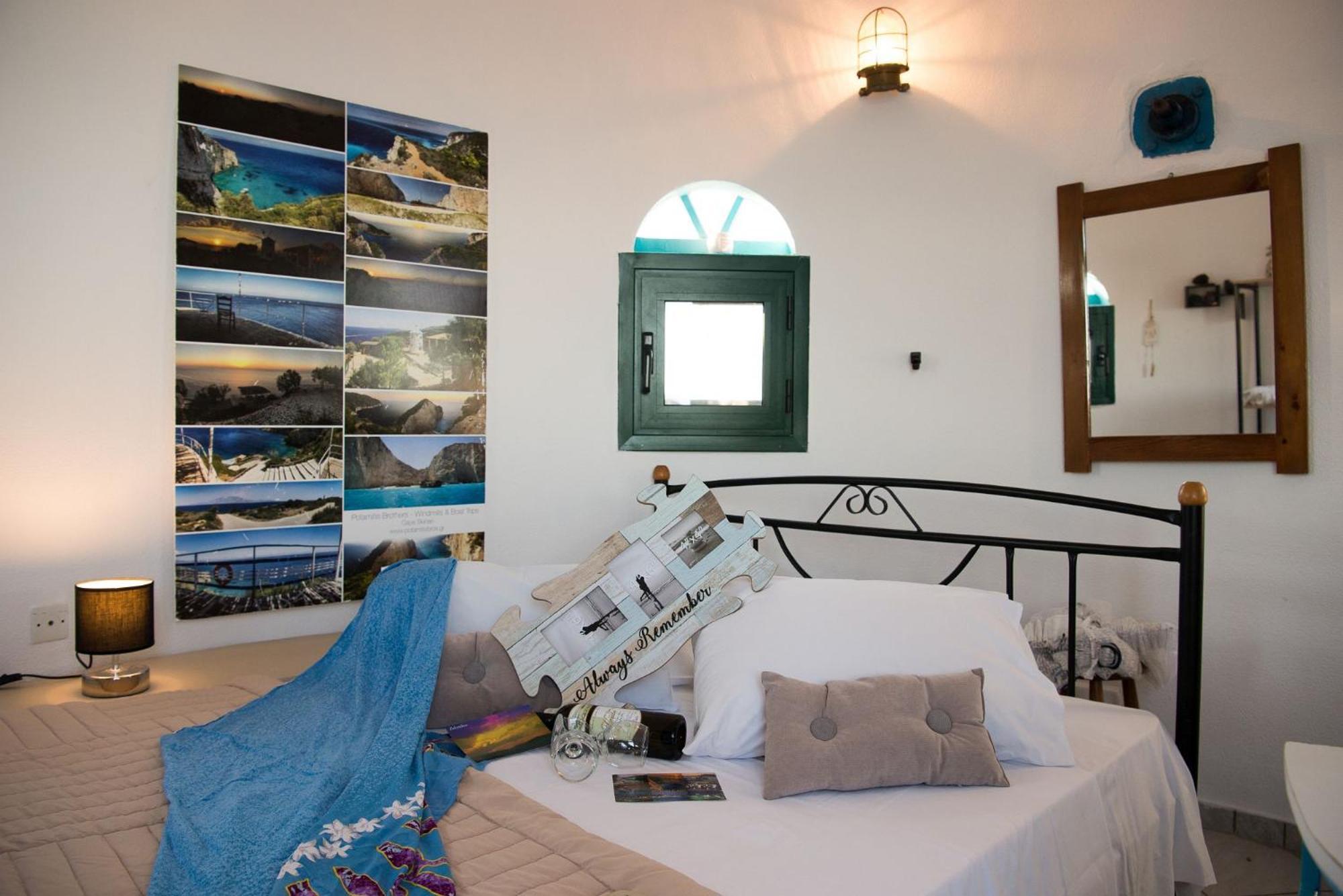 Potamitis Windmills & Apartments Korithion Bilik gambar